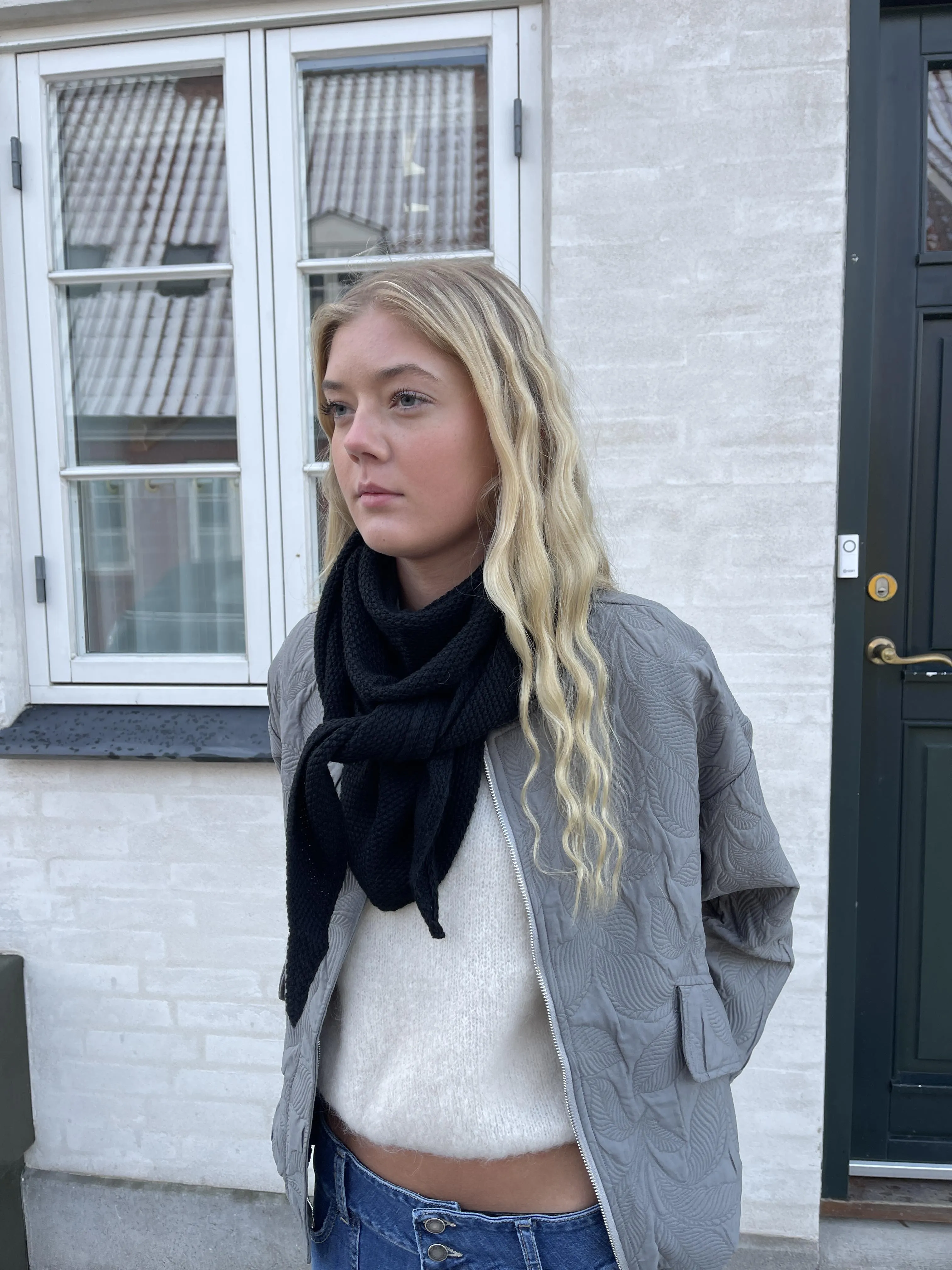 Aisha triangle scarf - Black