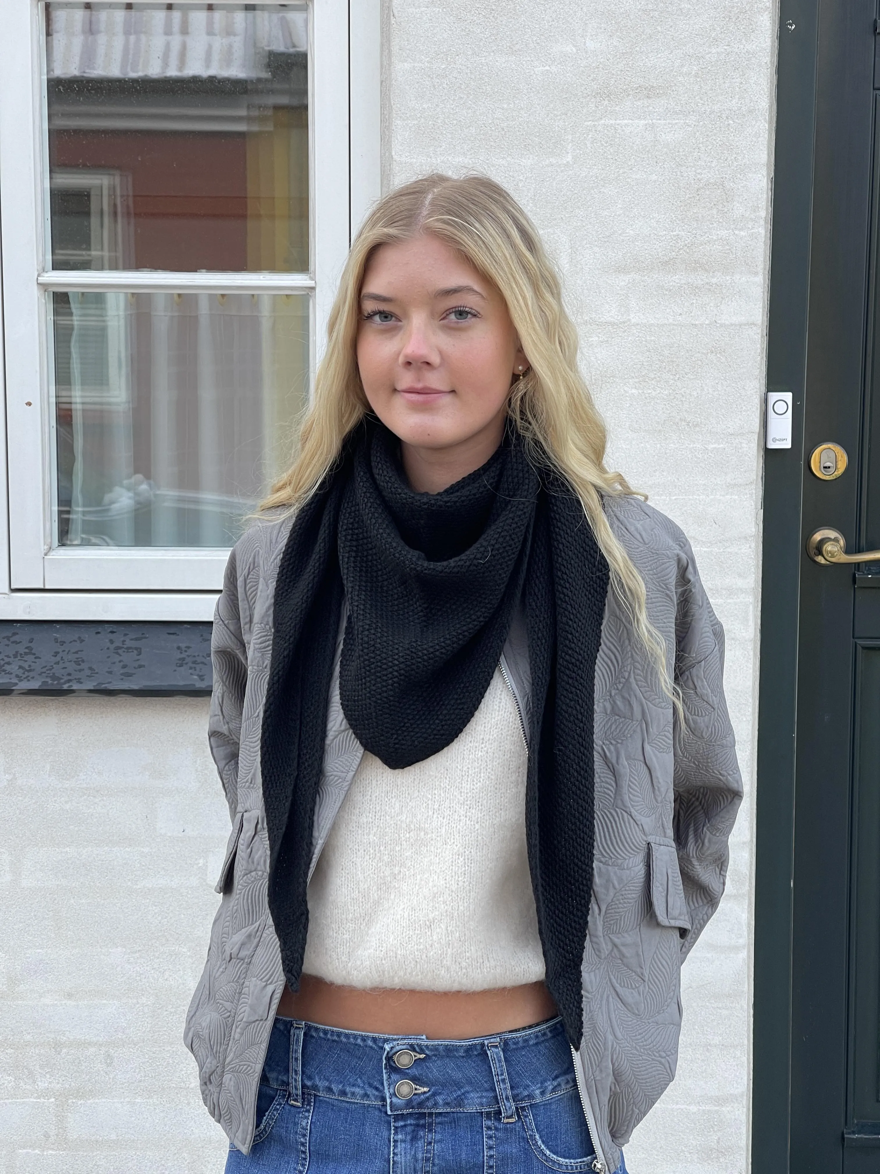 Aisha triangle scarf - Black