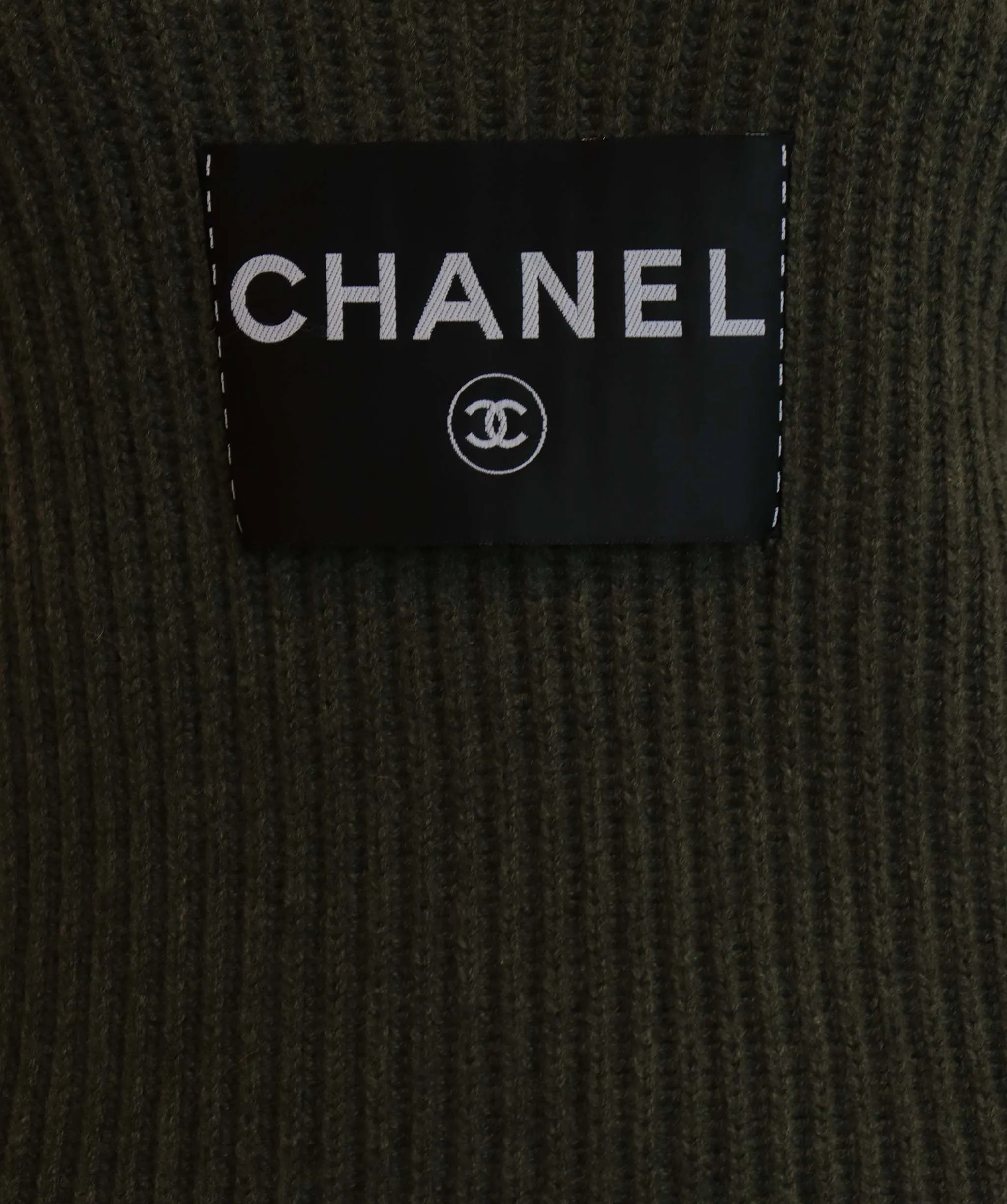 Chanel 2008 logo-patch sleeveless cashmere dress DXBS2621