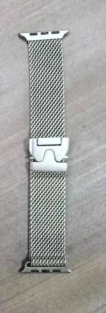 Fashion Titanium Parachute Buckle Milanis Watch Strap